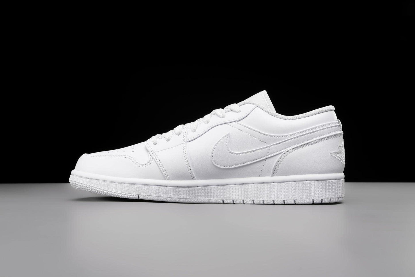 Jordan Mens Air Jordan 1 Low 553558 136 - Size 10 White/White-White