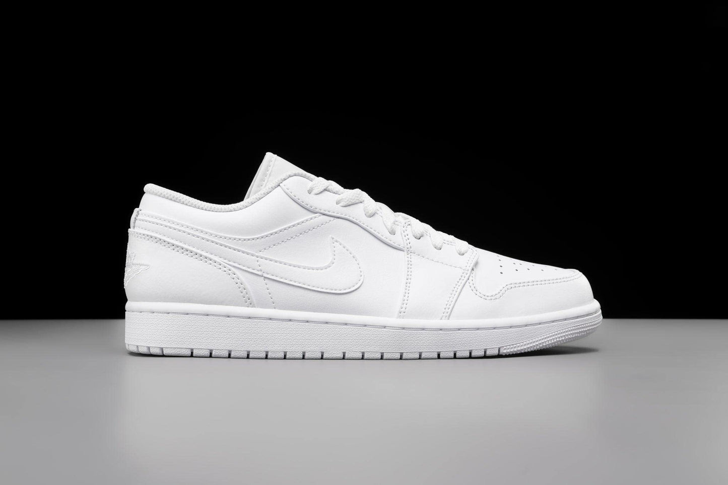 Jordan Mens Air Jordan 1 Low 553558 136 - Size 10 White/White-White