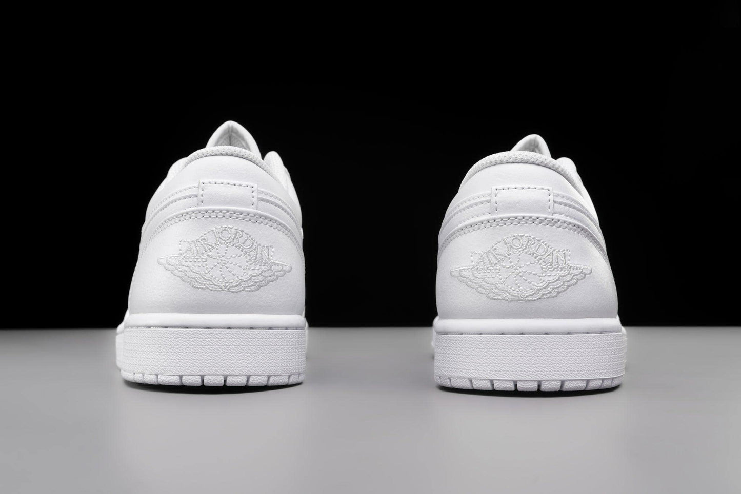 Jordan Mens Air Jordan 1 Low 553558 136 - Size 10 White/White-White