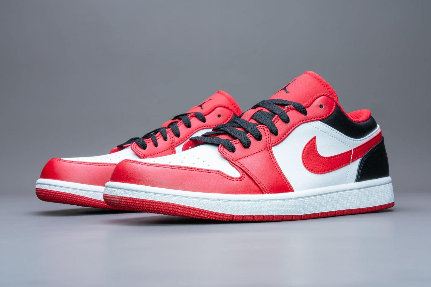 Jordan Mens 1 Low 553558 Black, White, Red (White/Gym Red-black)