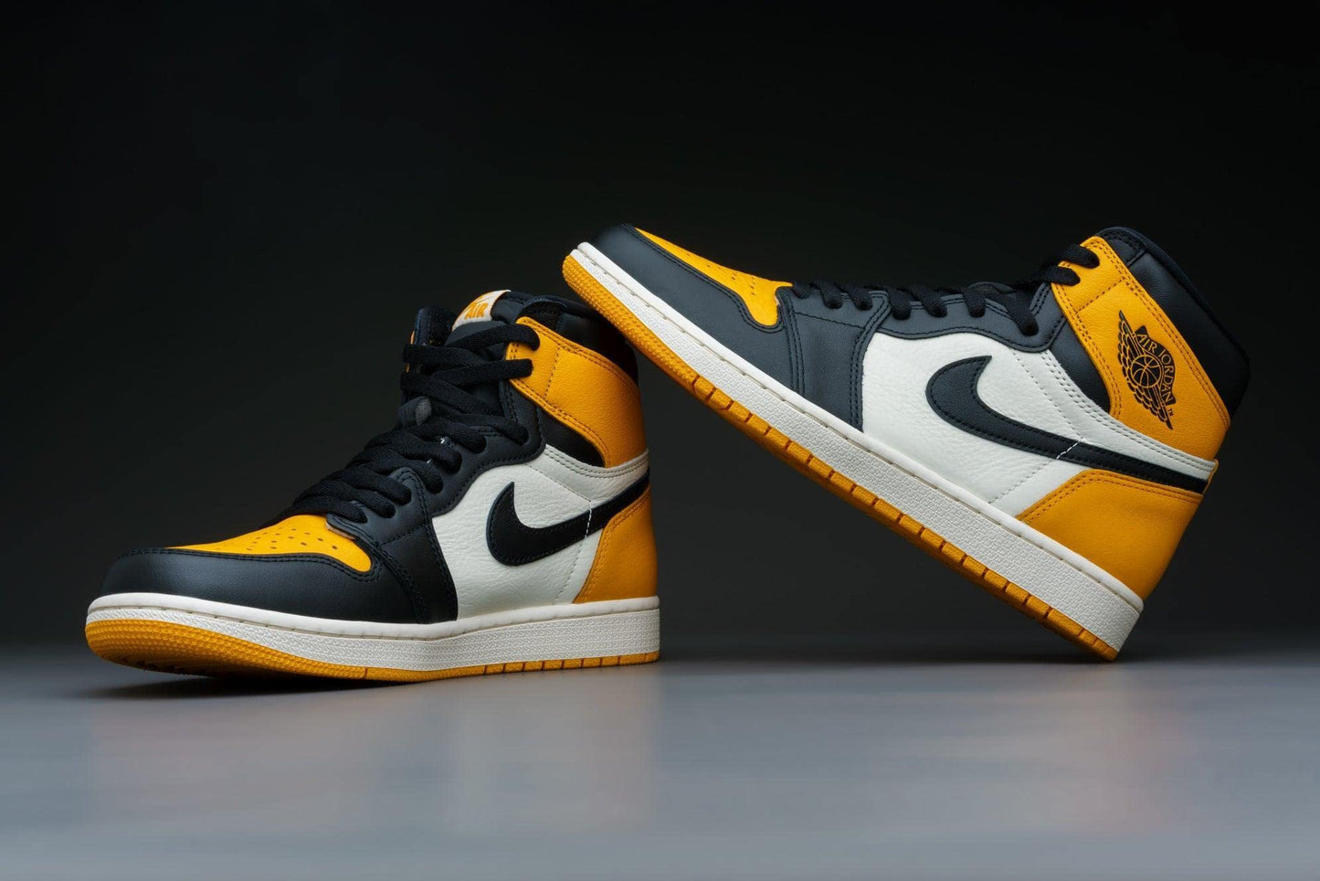 Jordan Mens Air 1 High OG 555088 711 Taxi - Size 10