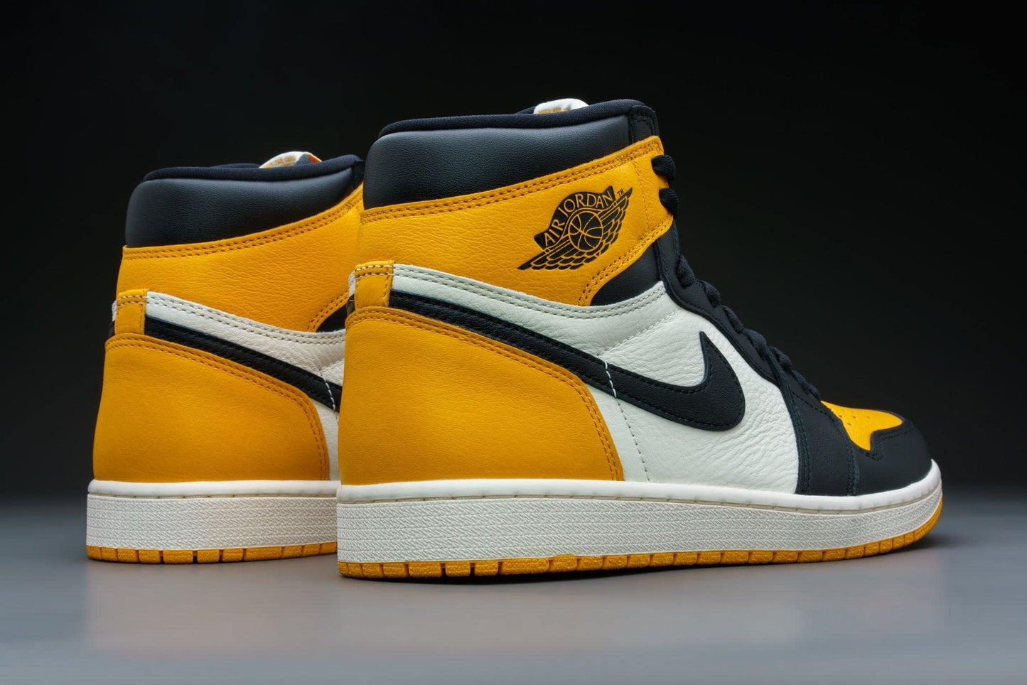 Jordan Mens Air 1 High OG 555088 711 Taxi - Size 10