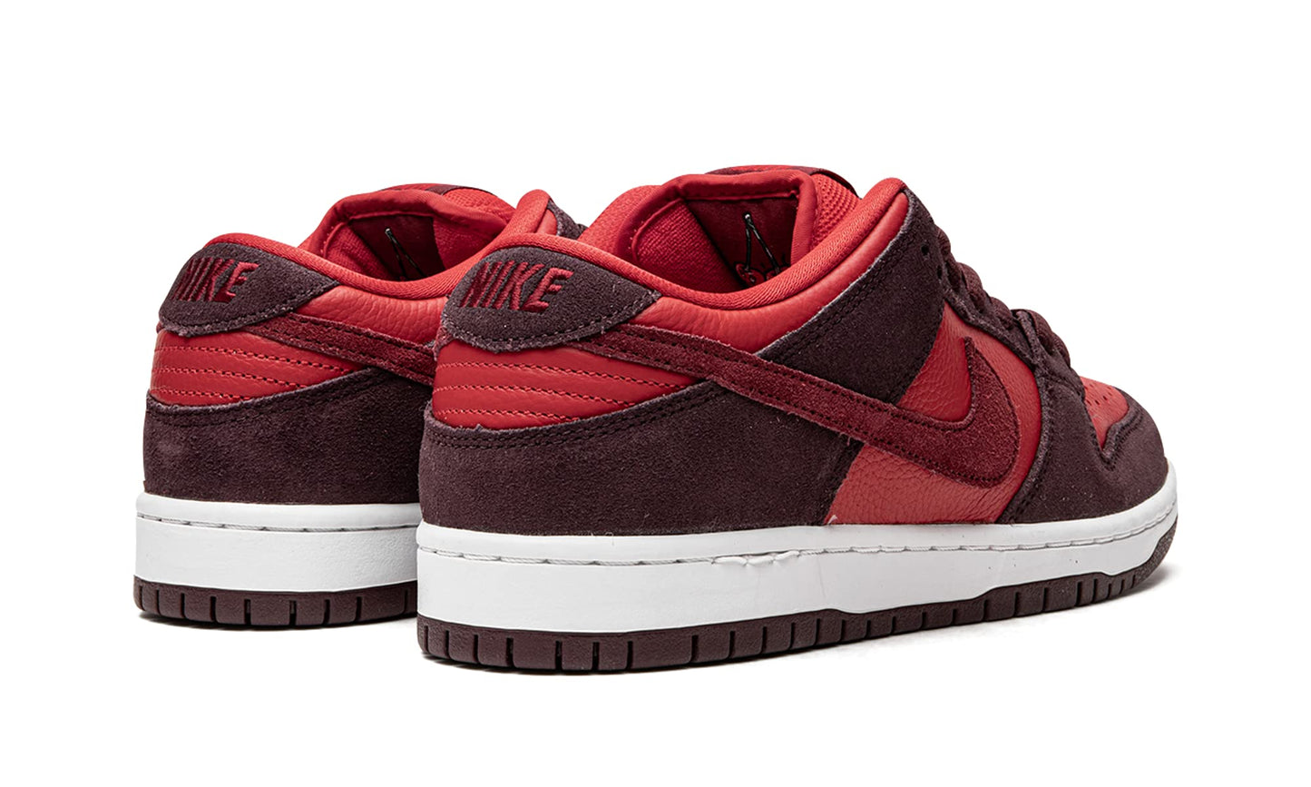 Nike Men’s SB Dunk Low Sneaker Cherry Red