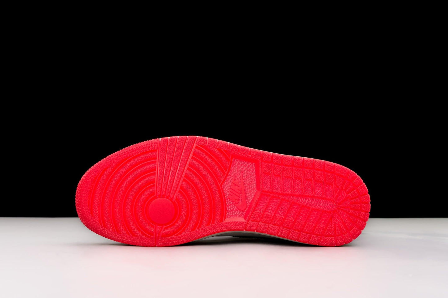 Nike Retro Red, White
