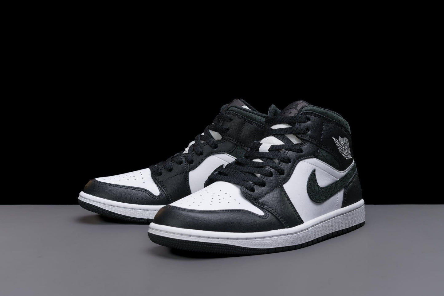 Jordan Men's Air 1 Mid SE Panda Elephant Off Noir/Blk-White-Blk (FB9911 001)
