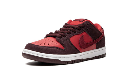 Nike Men’s SB Dunk Low Sneaker Cherry Red