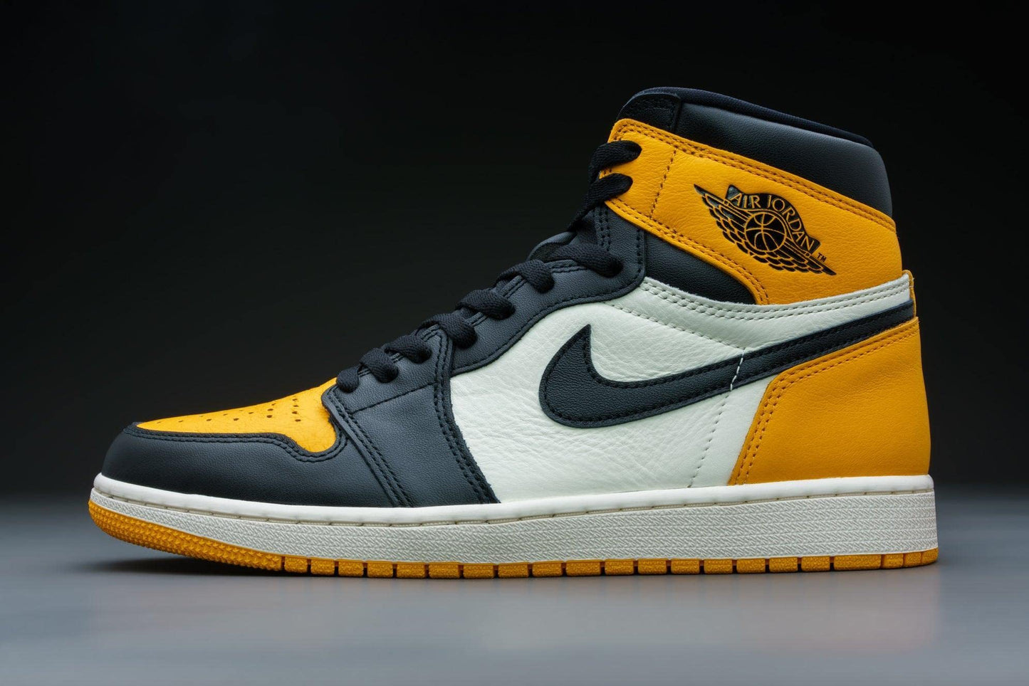 Jordan Mens Air 1 High OG 555088 711 Taxi - Size 10