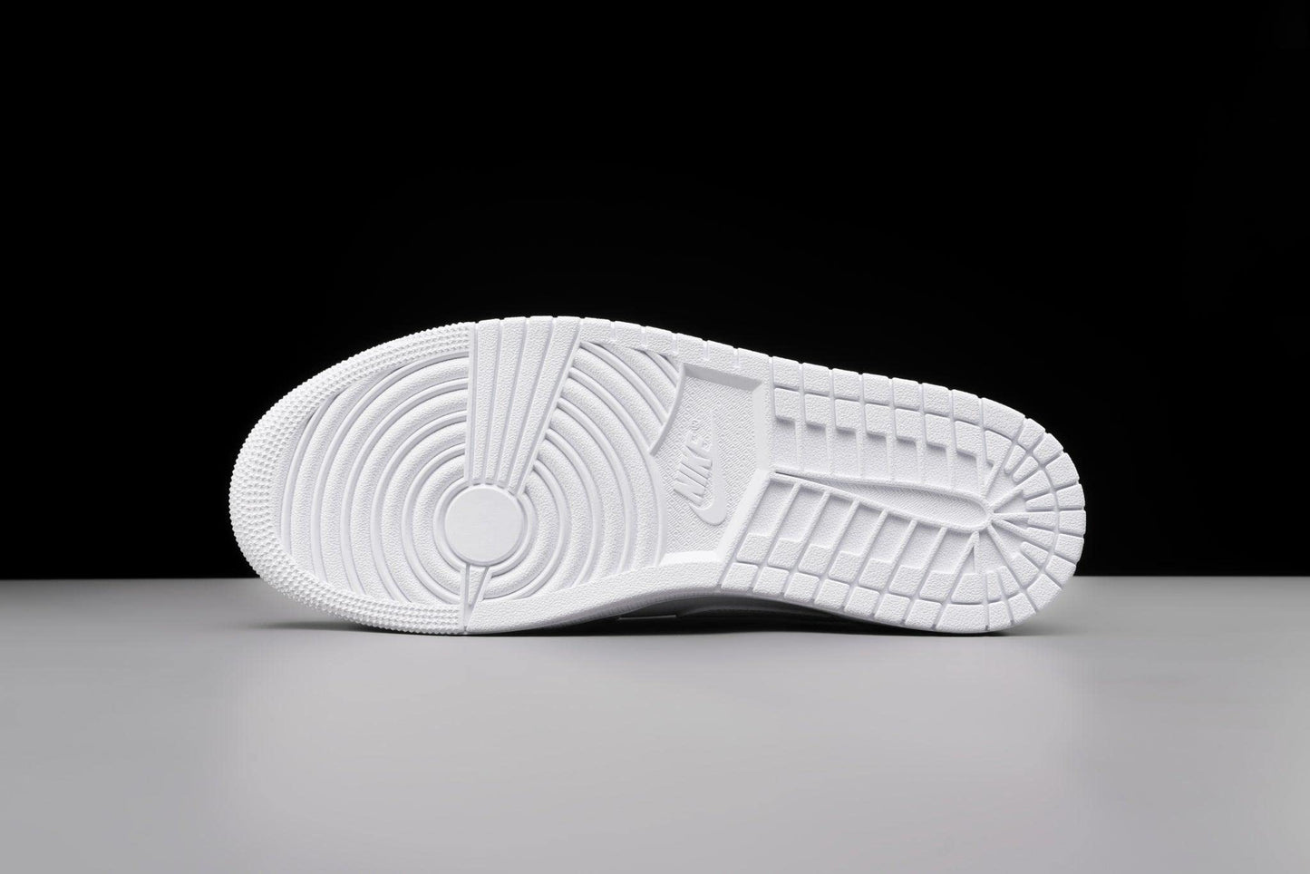 Jordan Mens Air Jordan 1 Low 553558 136 - Size 10 White/White-White